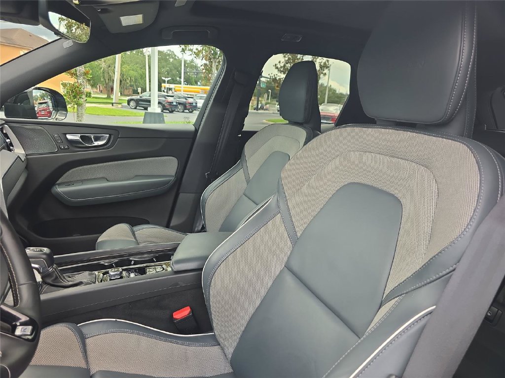 Used 2020 Volvo XC60 T5 R-Design w/ Protection Package Premier FWD image 15