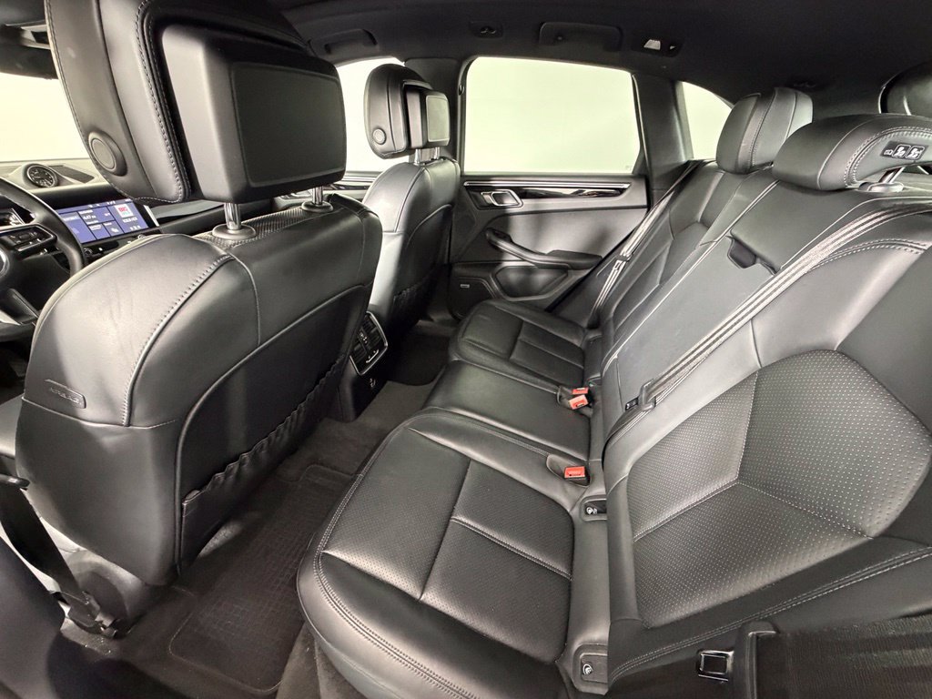 Certified 2023 Porsche Macan AWD/4WD image 39