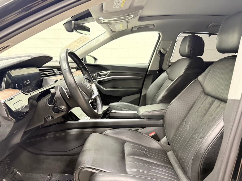 Used 2019 Audi e-tron Prestige w/ Prestige Package AWD/4WD image 27