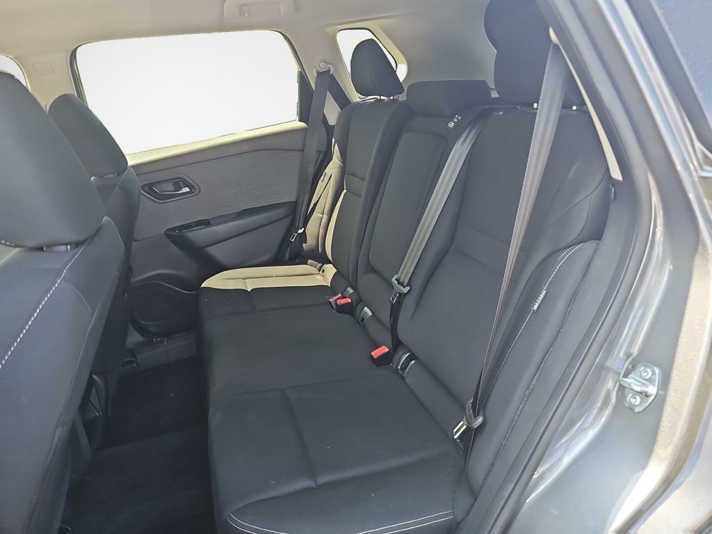 Used 2023 Nissan Rogue S AWD/4WD image 14