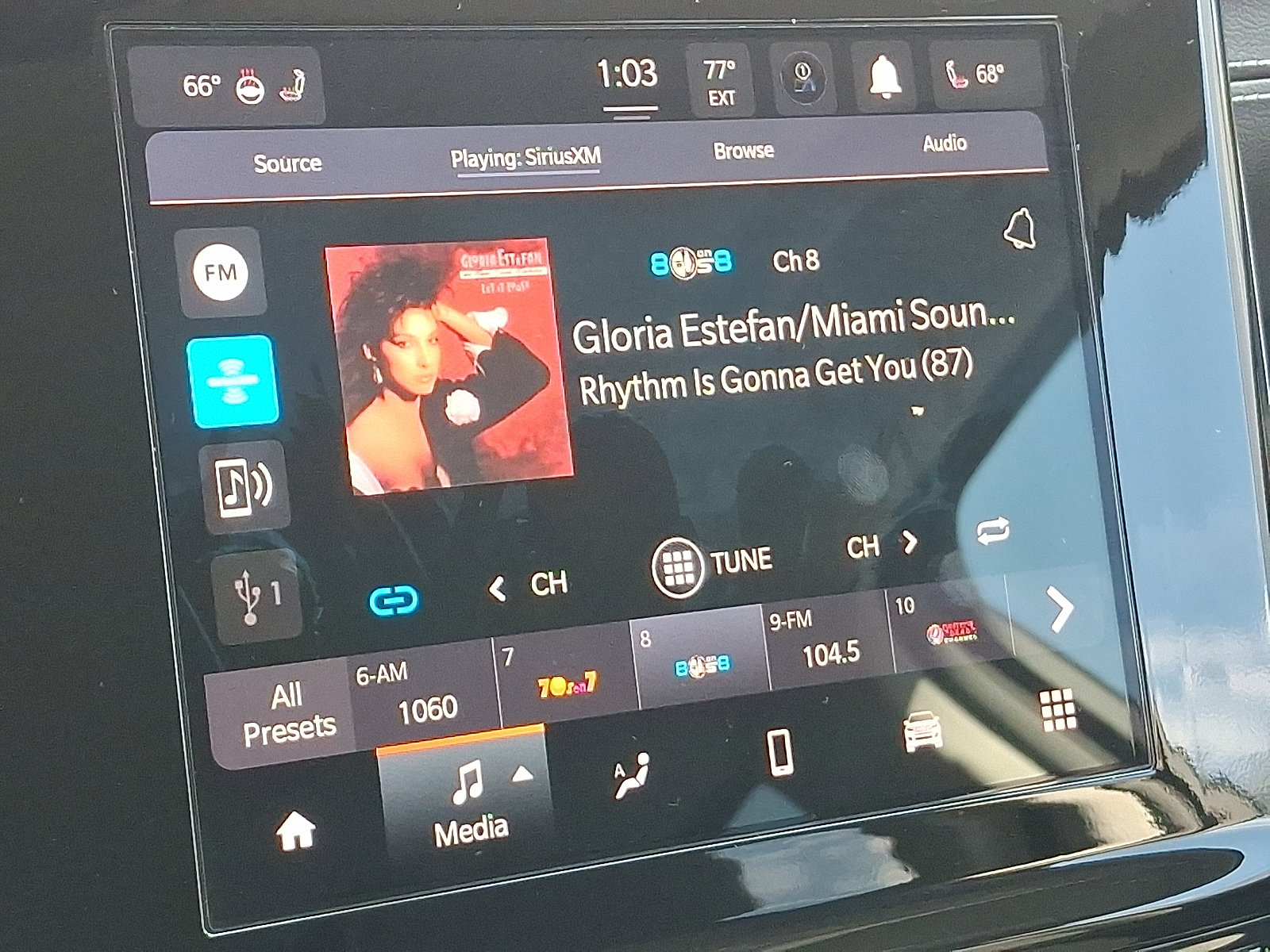 Certified 2022 Jeep Grand Cherokee Laredo w/ Luxury Tech Group I image 17