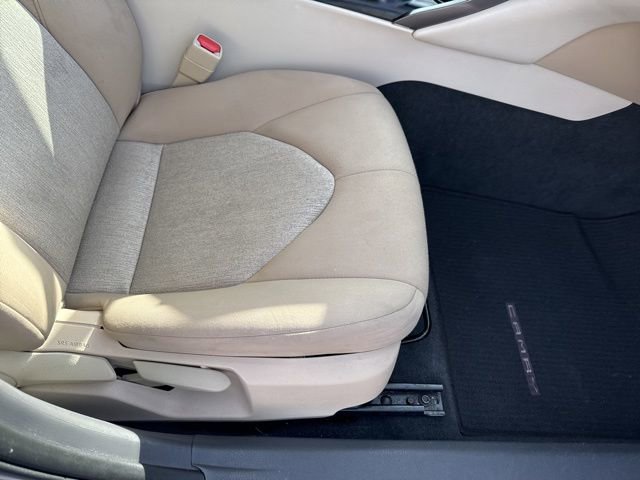 Used 2020 Toyota Camry LE image 11