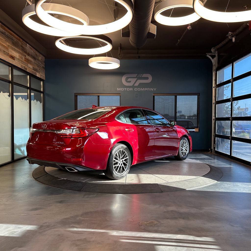 Used 2017 Lexus ES 350 w/ Luxury Package FWD image 3