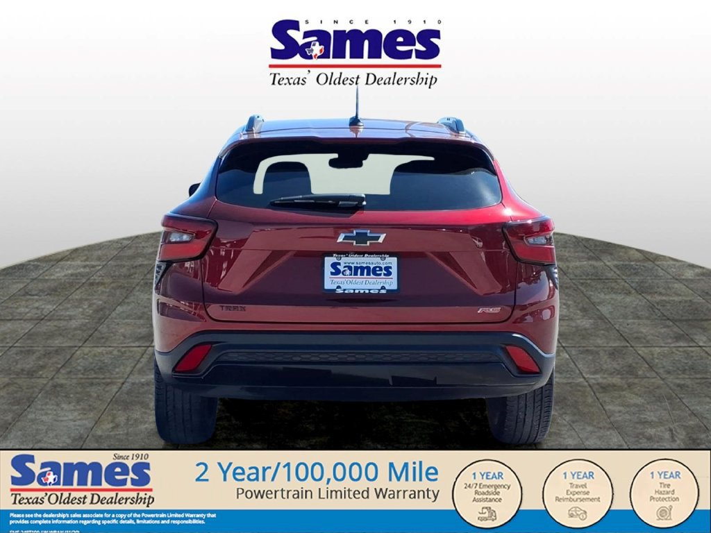 Used 2025 Chevrolet Trax RS w/ Sunroof Package FWD image 4