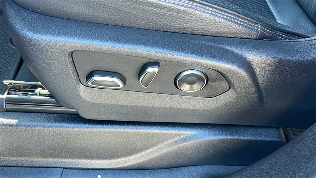 Used 2025 GMC Yukon XL Denali image 29