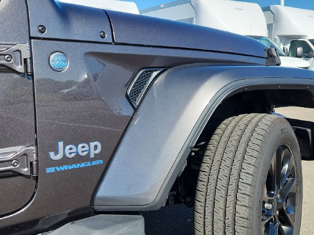 Used 2025 Jeep Wrangler Unlimited Sahara AWD/4WD image 18