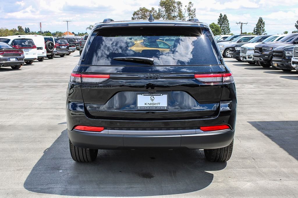 New 2026 Jeep Grand Cherokee Limited w/ Limited Altitude Package AWD/4WD image 8