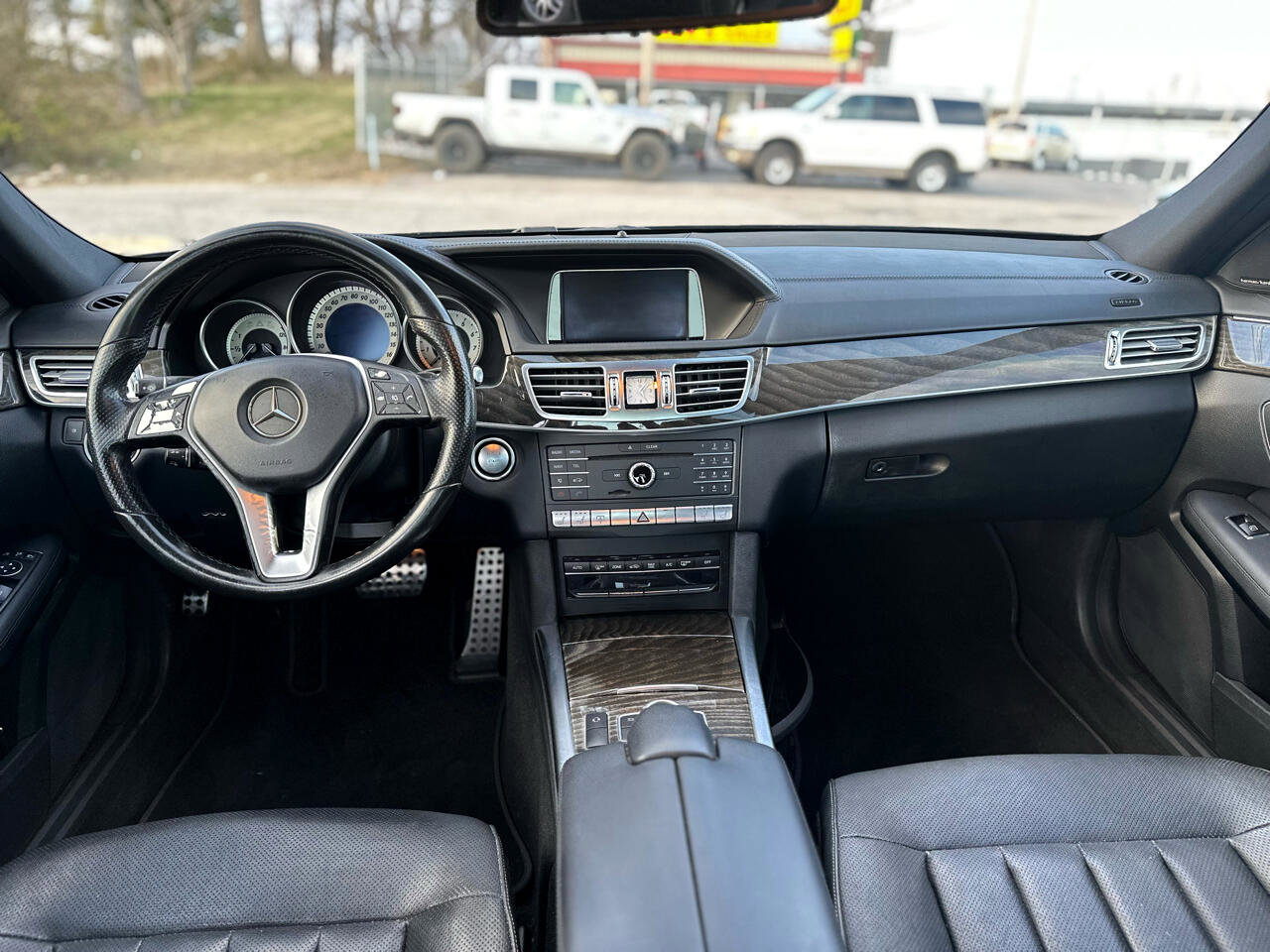 Used 2016 Mercedes-Benz E 400 Sedan image 16