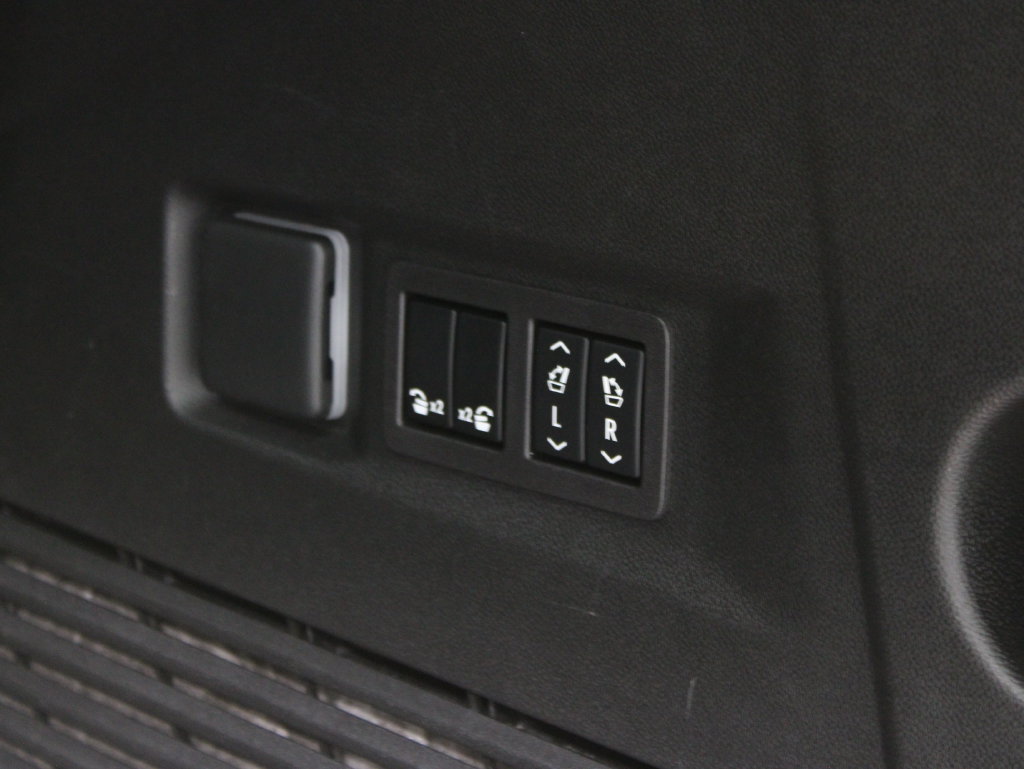 Used 2023 GMC Yukon Denali w/ LPO, Floor Liner Package AWD/4WD image 45