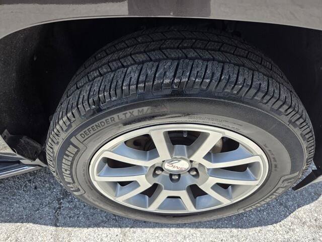 Used 2017 GMC Yukon Denali RWD image 25