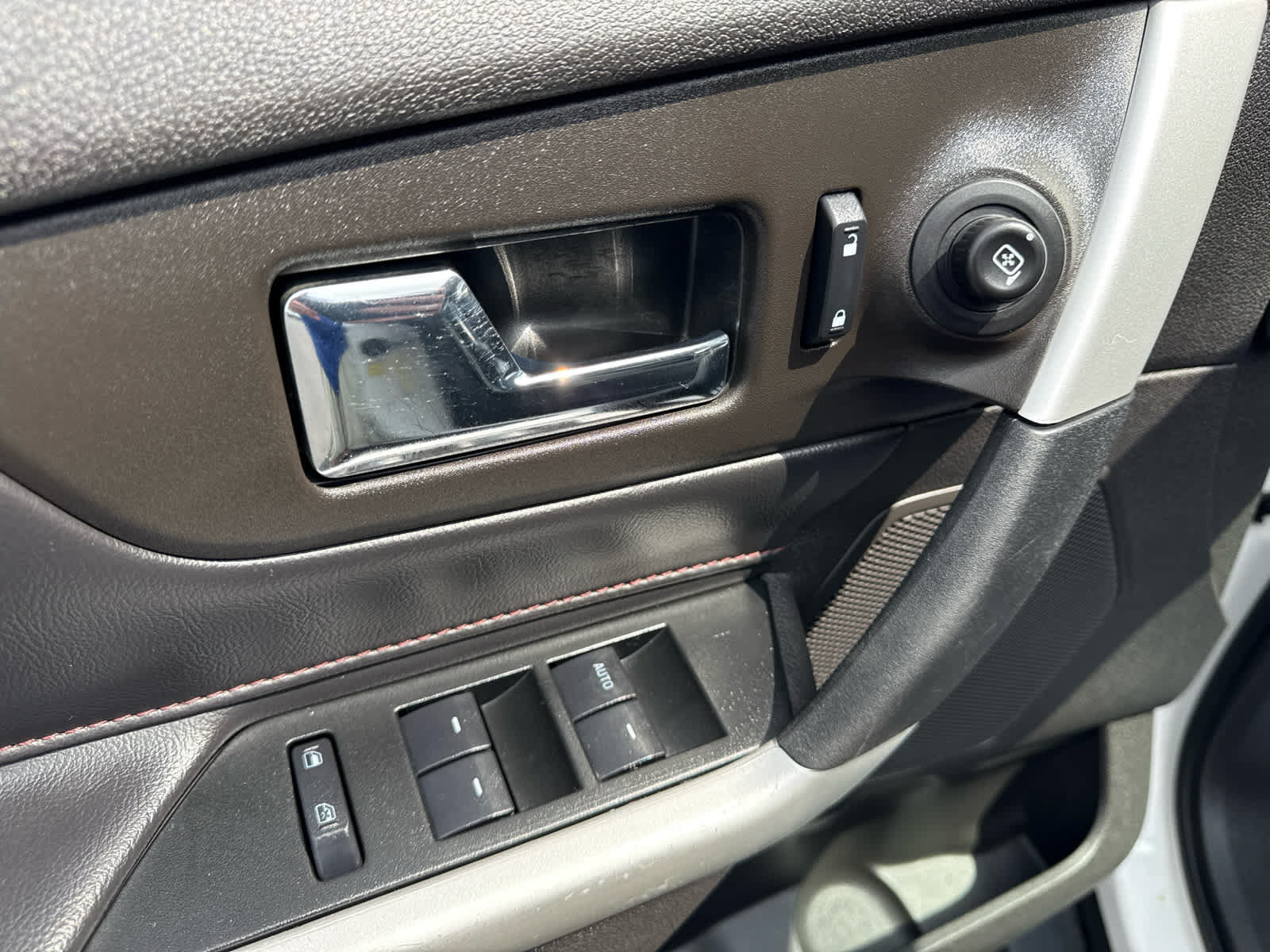 Used 2013 Ford Edge SEL FWD image 10