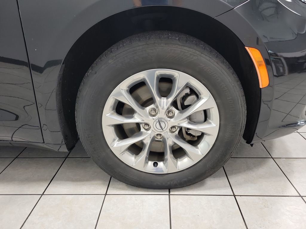 Used 2022 Chrysler Pacifica Touring-L AWD/4WD image 50