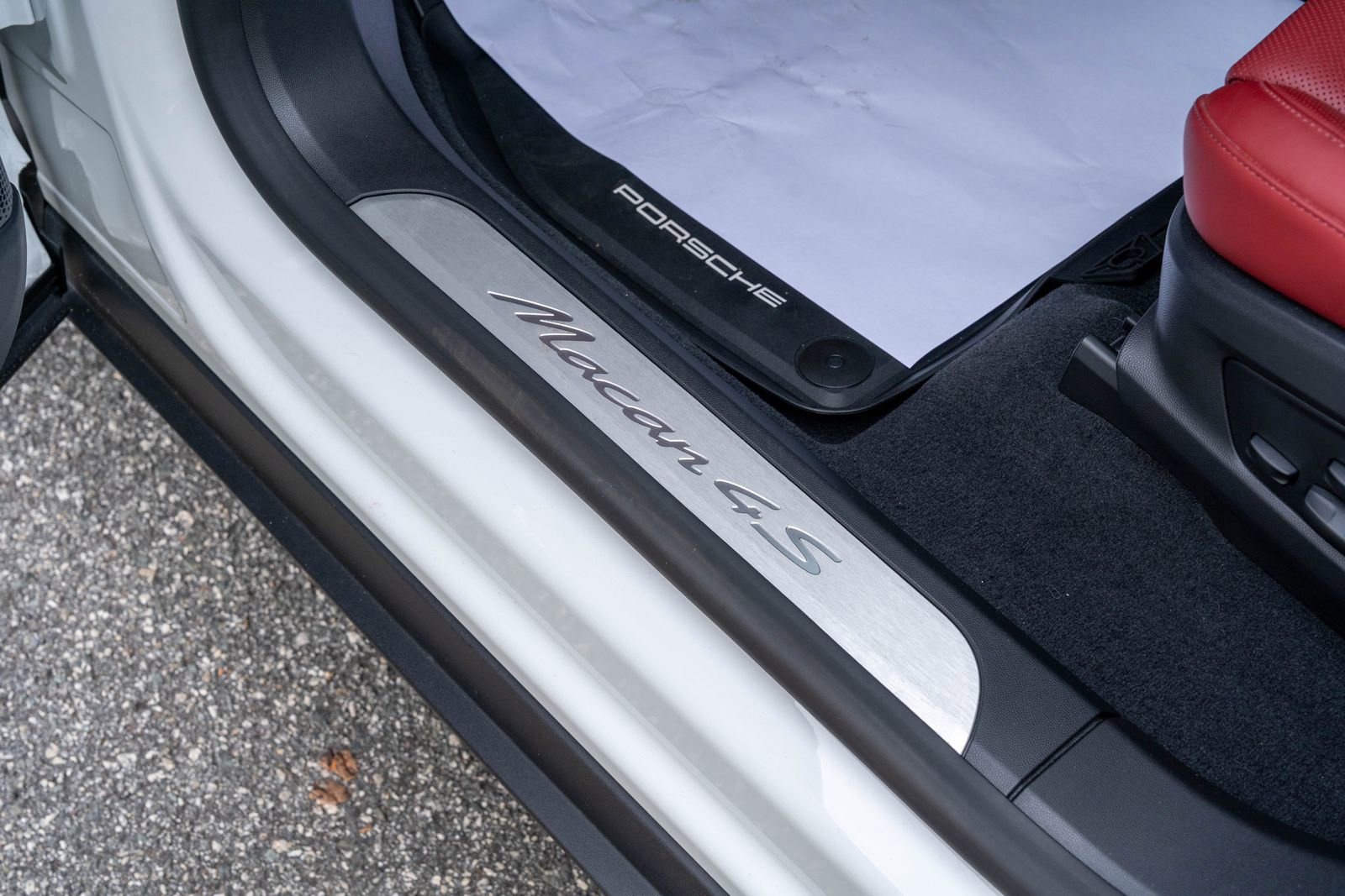 Certified 2025 Porsche Macan 4S Electric image 23