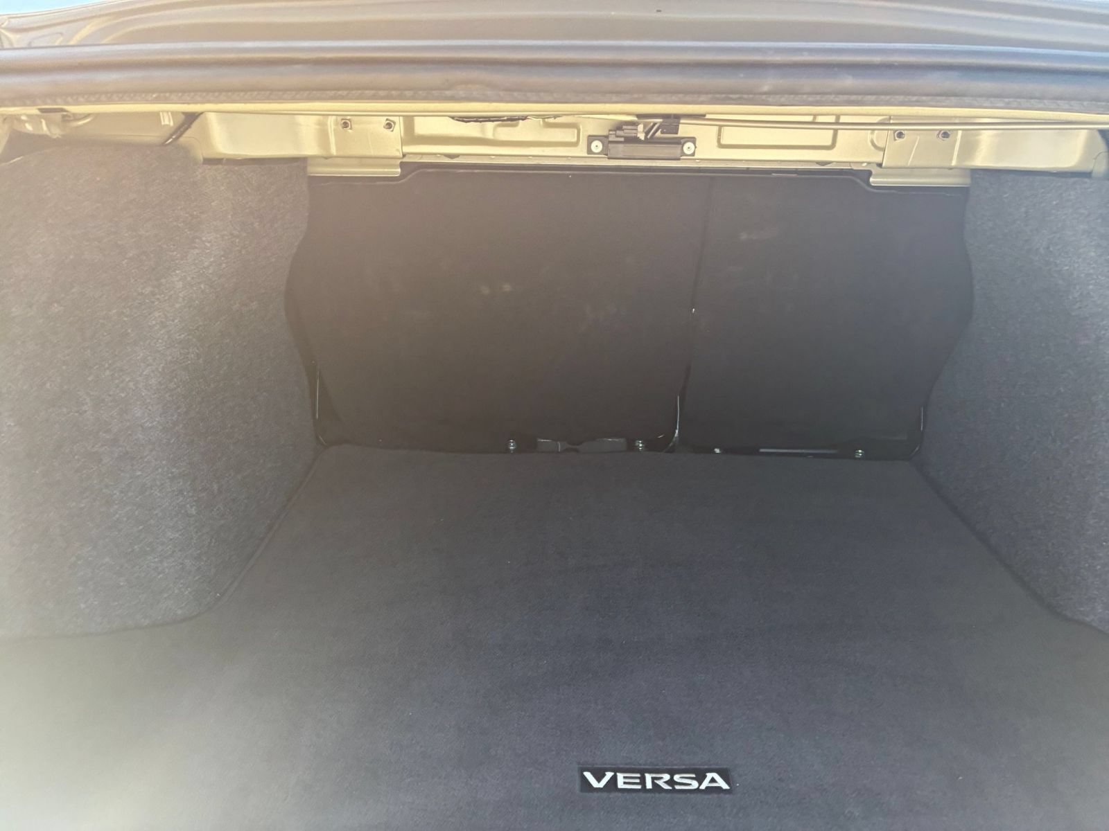 Used 2025 Nissan Versa SV FWD image 25