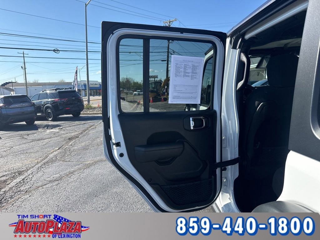 Used 2025 Jeep Wrangler Unlimited Rubicon 4xe w/ Convenience Group AWD/4WD image 20