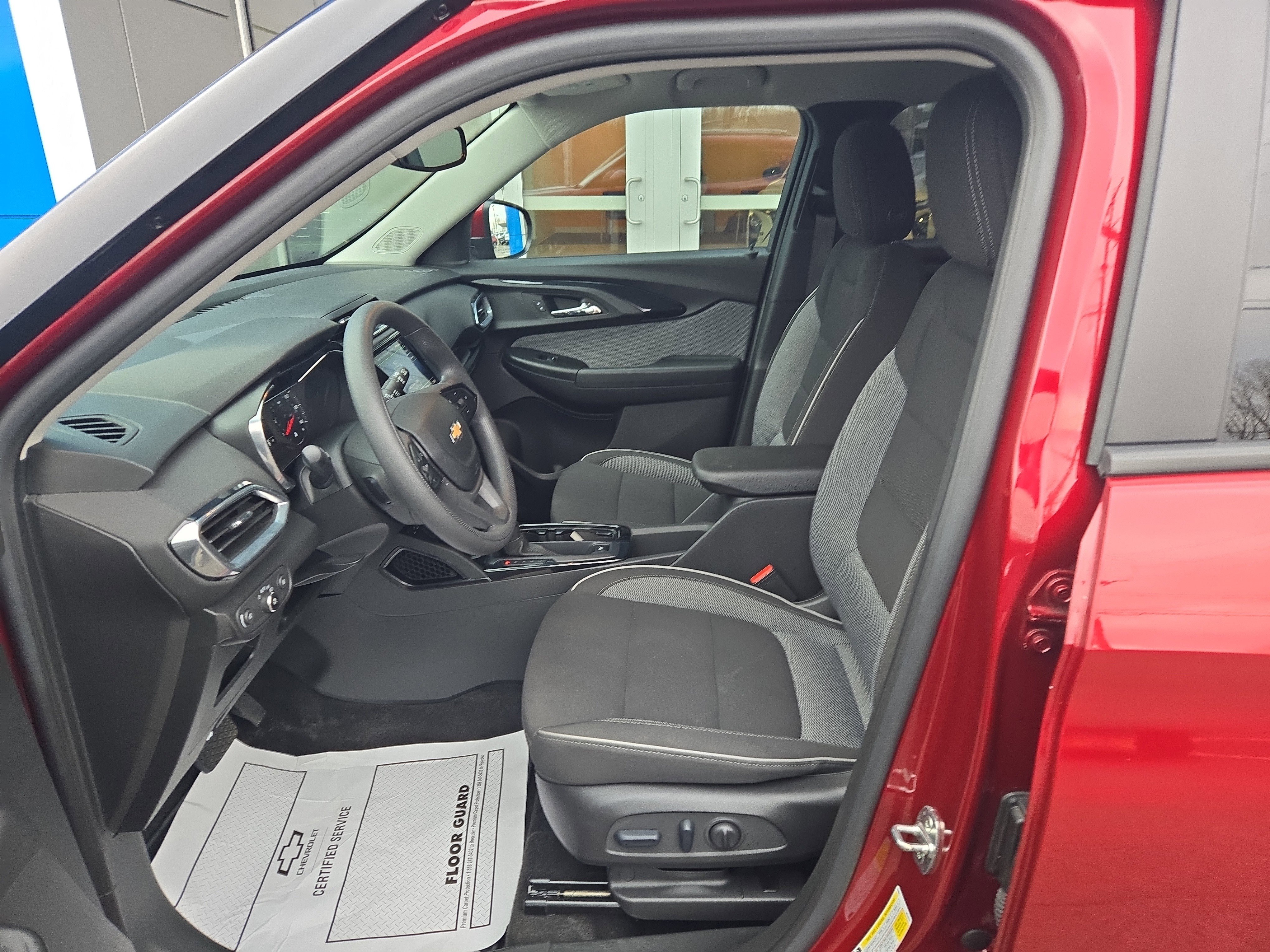 Certified 2023 Chevrolet TrailBlazer LT w/ Convenience Package image 5