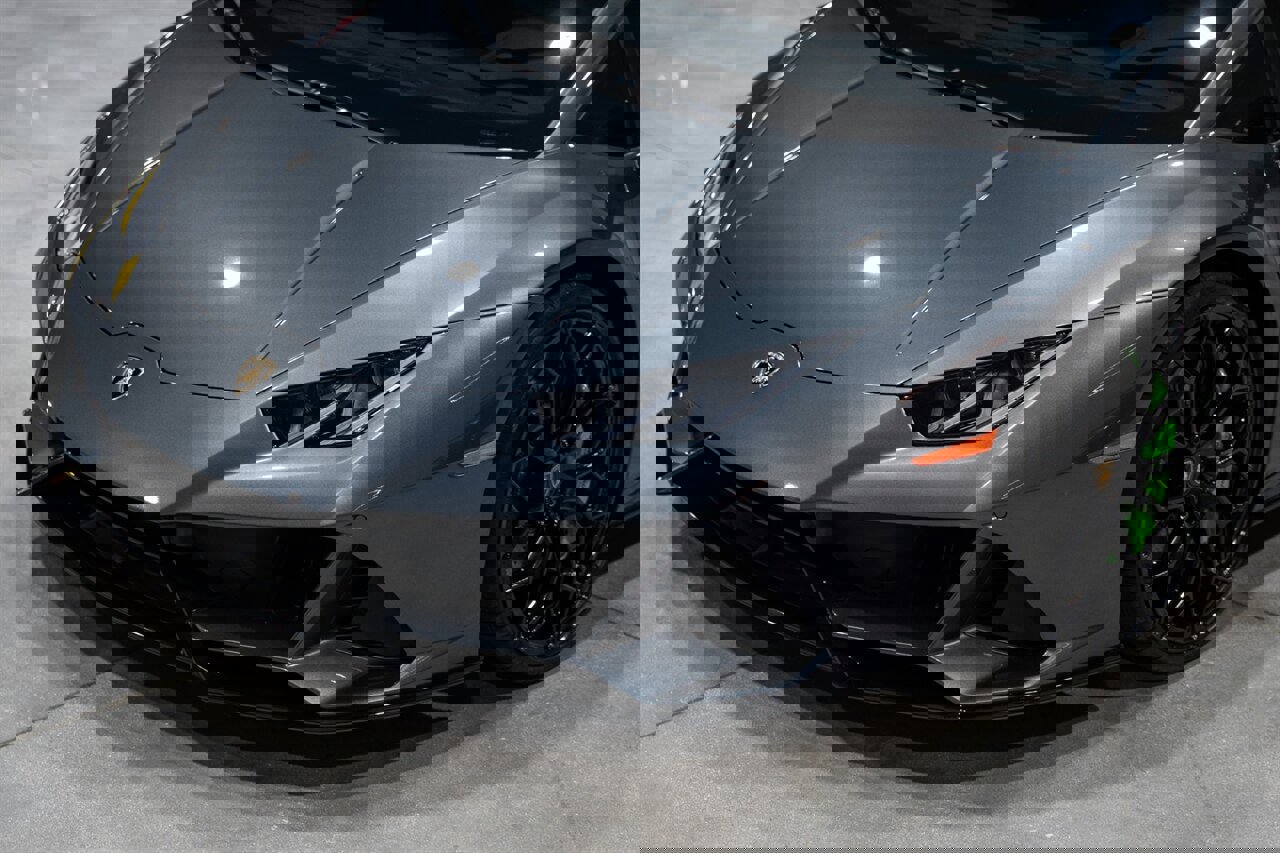 Used 2020 Lamborghini Huracan EVO image 11