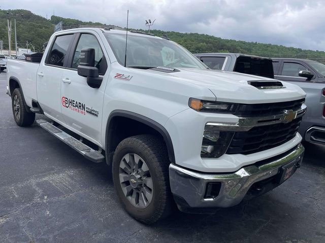 Used 2025 Chevrolet Silverado 3500 LT w/ Texas Edition AWD/4WD image 2