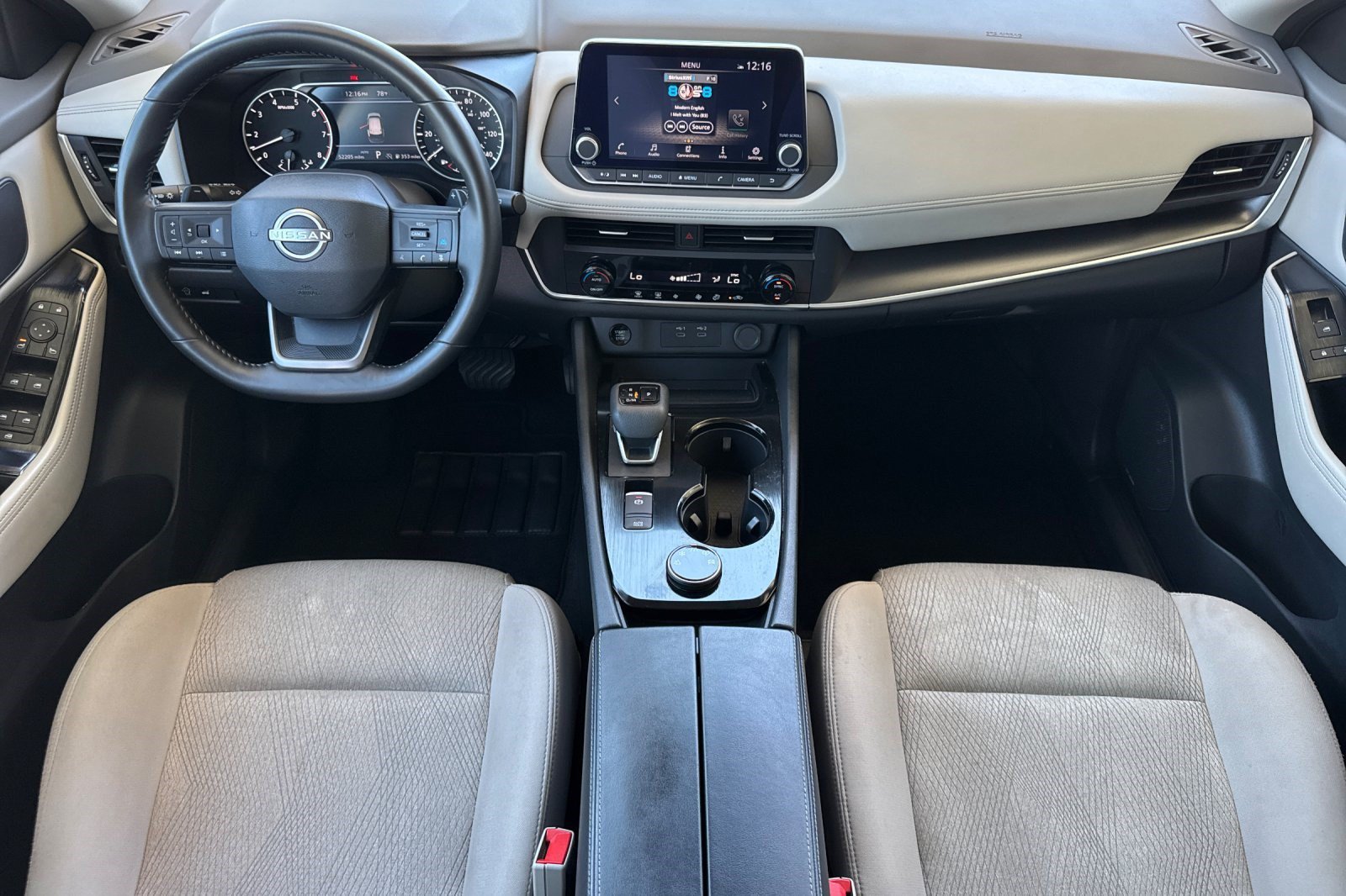Used 2025 Nissan Rogue SV AWD/4WD image 16