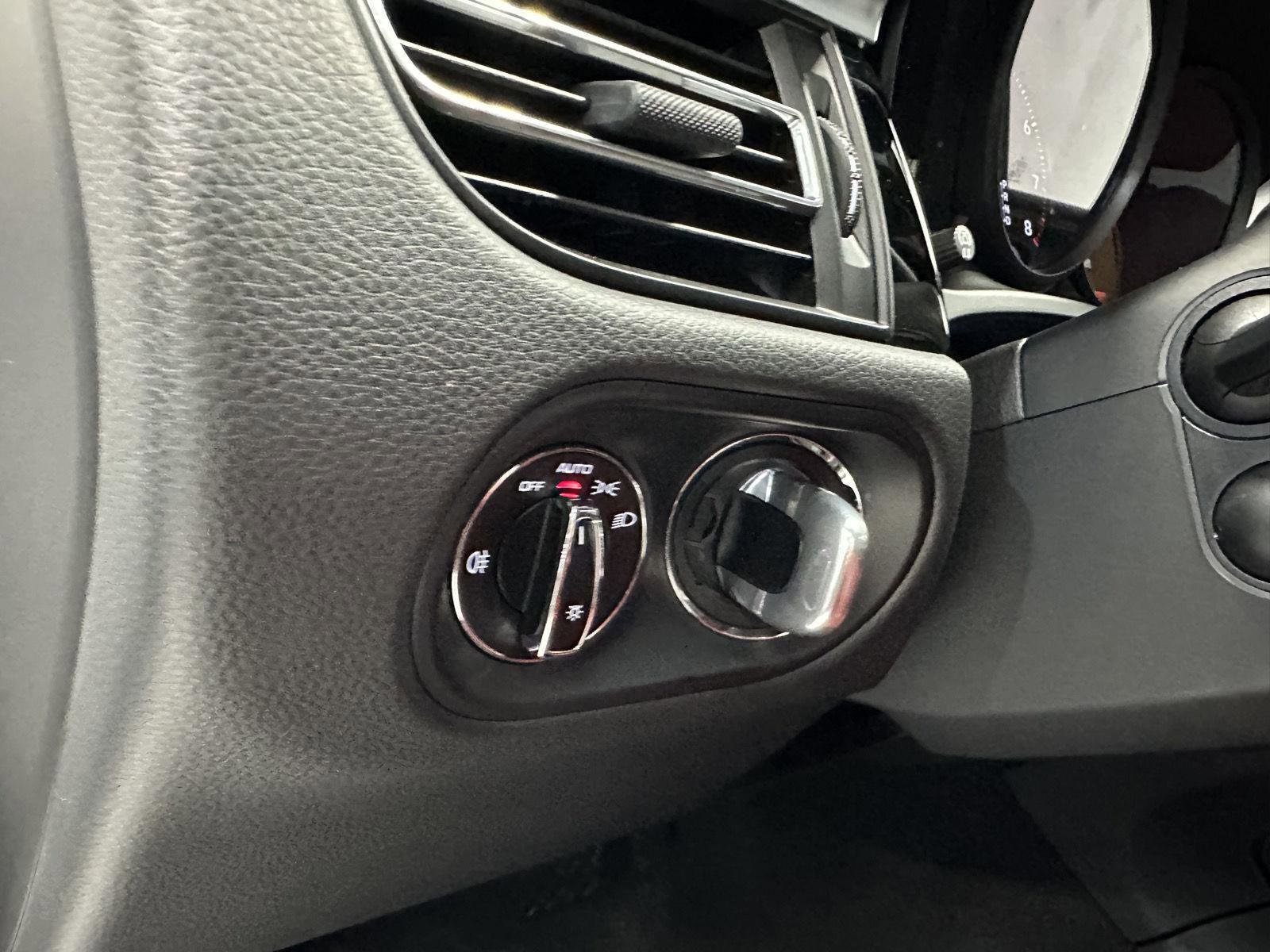 Certified 2025 Porsche Macan image 20