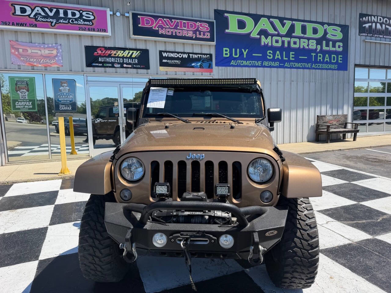 Used 2015 Jeep Wrangler Unlimited Sahara w/ Connectivity Group AWD/4WD image 3