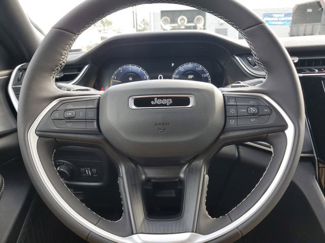 New 2025 Jeep Grand Cherokee Altitude image 23