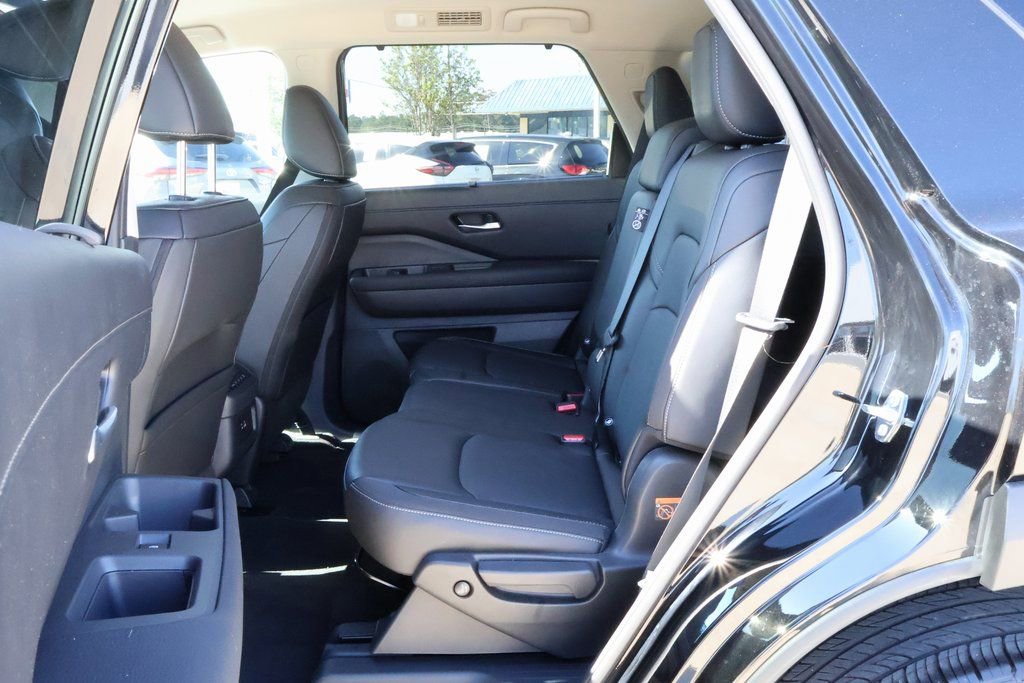 Used 2025 Nissan Pathfinder SL image 9
