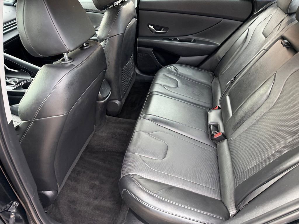Used 2023 Hyundai Elantra Limited image 11