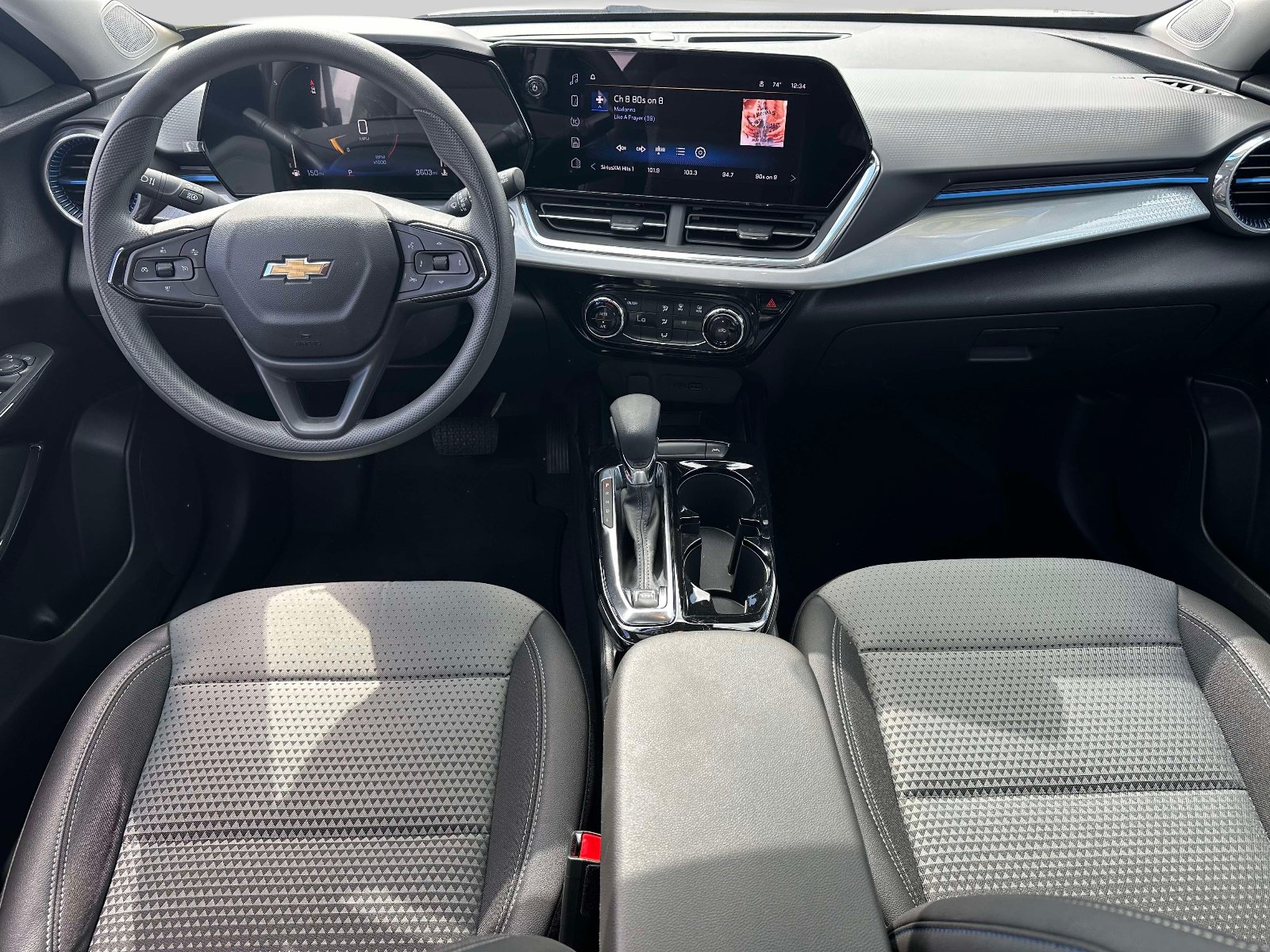 Used 2026 Chevrolet Trax LT w/ Sunroof Package FWD image 13