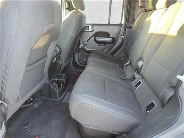 Used 2020 Jeep Gladiator Sport image 23