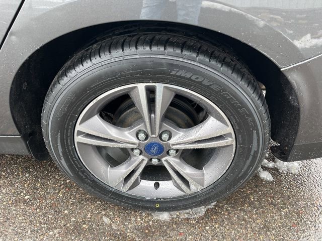 Used 2018 Ford Focus SE w/ SE Appearance Package FWD image 25
