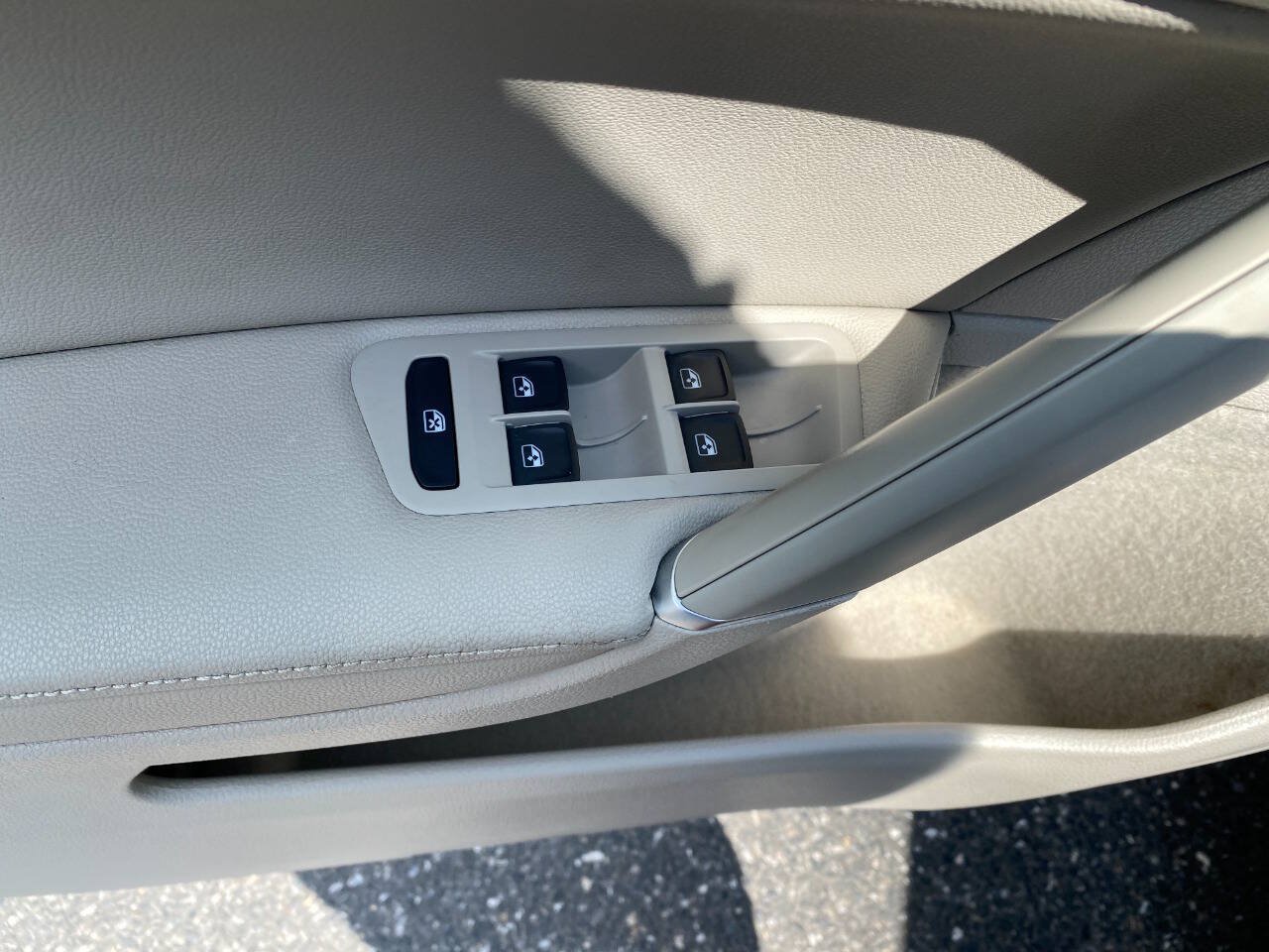 Used 2021 Volkswagen Golf 4-Door FWD image 12