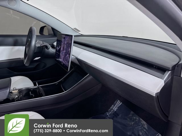 Used 2020 Tesla Model 3 Standard Range Plus image 29