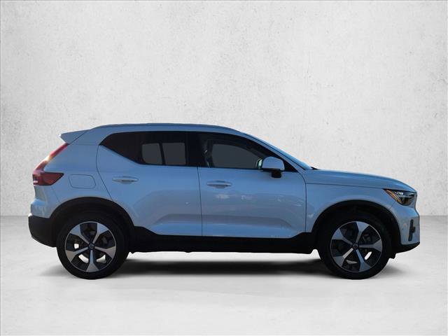 Used 2023 Volvo XC40 B4 Plus w/ Driver Assist Package image 4