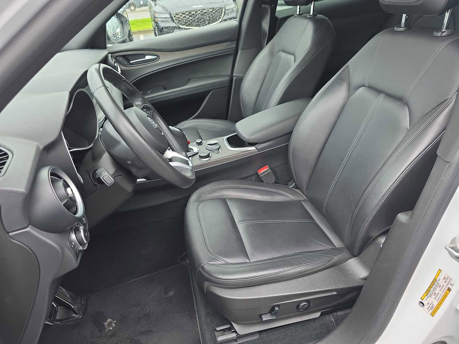 Used 2022 Alfa Romeo Stelvio Ti AWD/4WD image 11