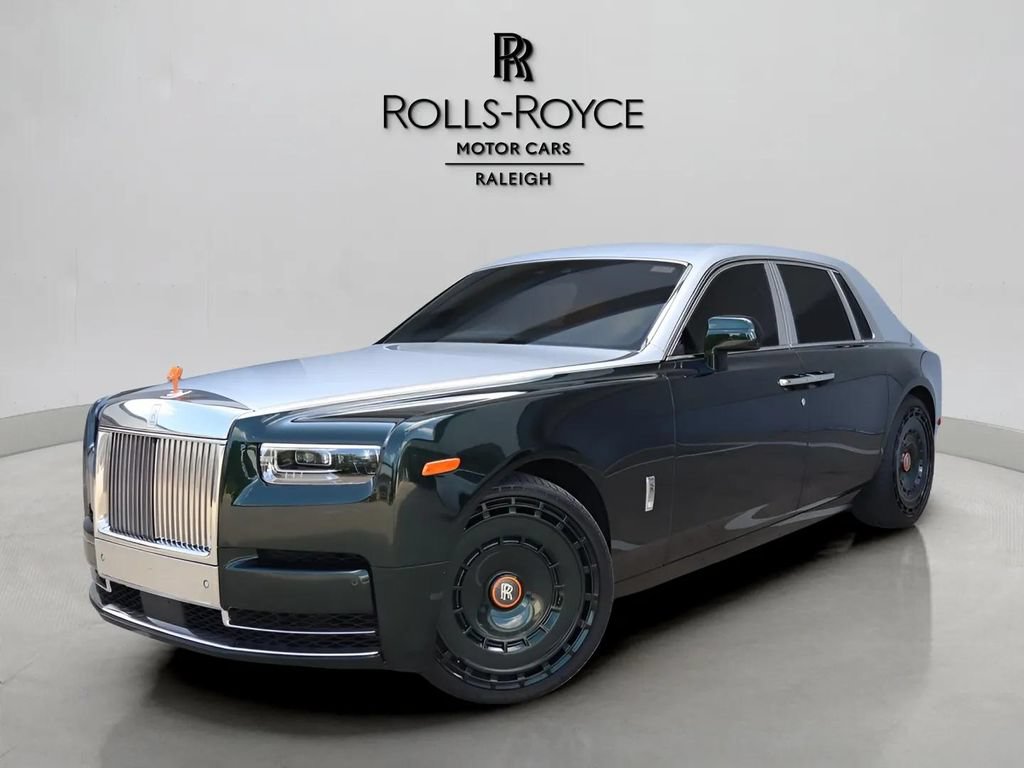 Used 2023 Rolls-Royce Phantom Sedan w/ Leather Finishing Pack RWD image 5