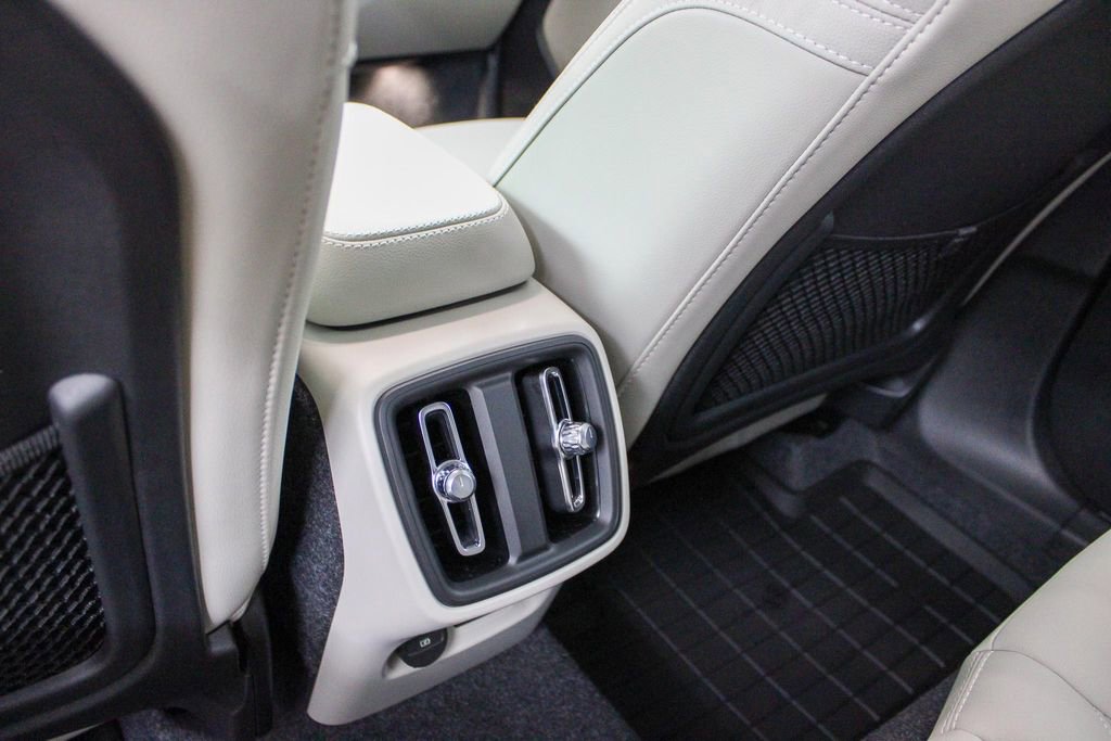 New 2026 Volvo XC40 B4 Plus w/ Protection Package Premier FWD image 26