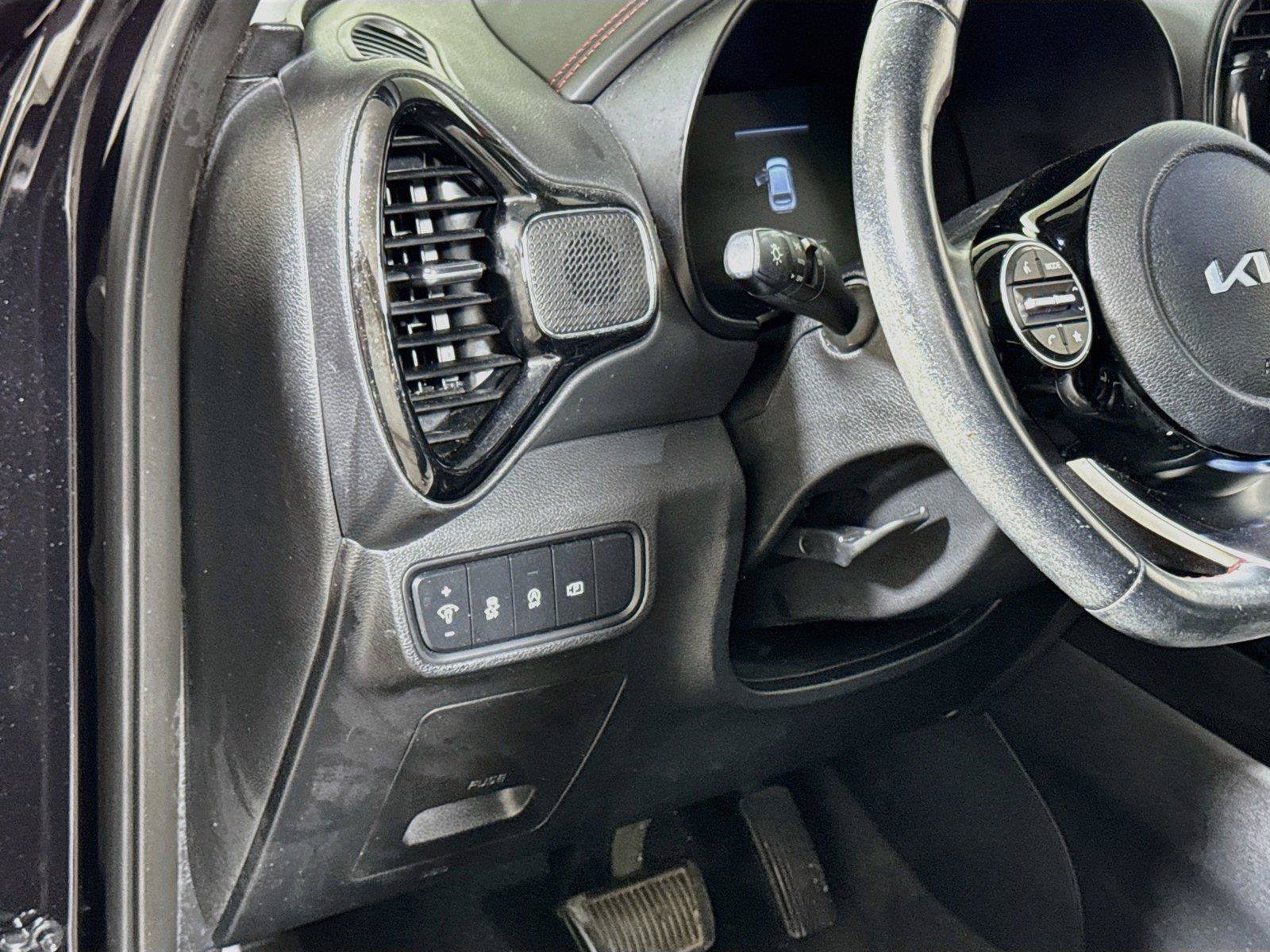 Used 2023 Kia Soul GT-Line w/ GT-Line Technology Package FWD image 8