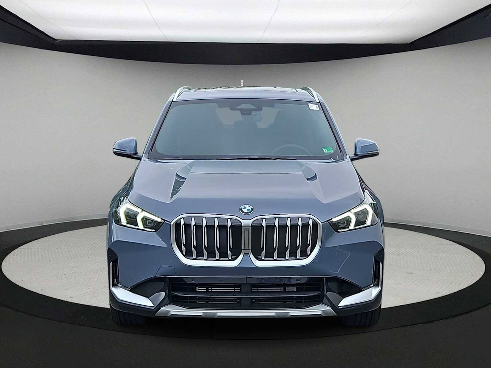 Used 2025 BMW X1 xDrive28i w/ Convenience Package AWD/4WD image 3