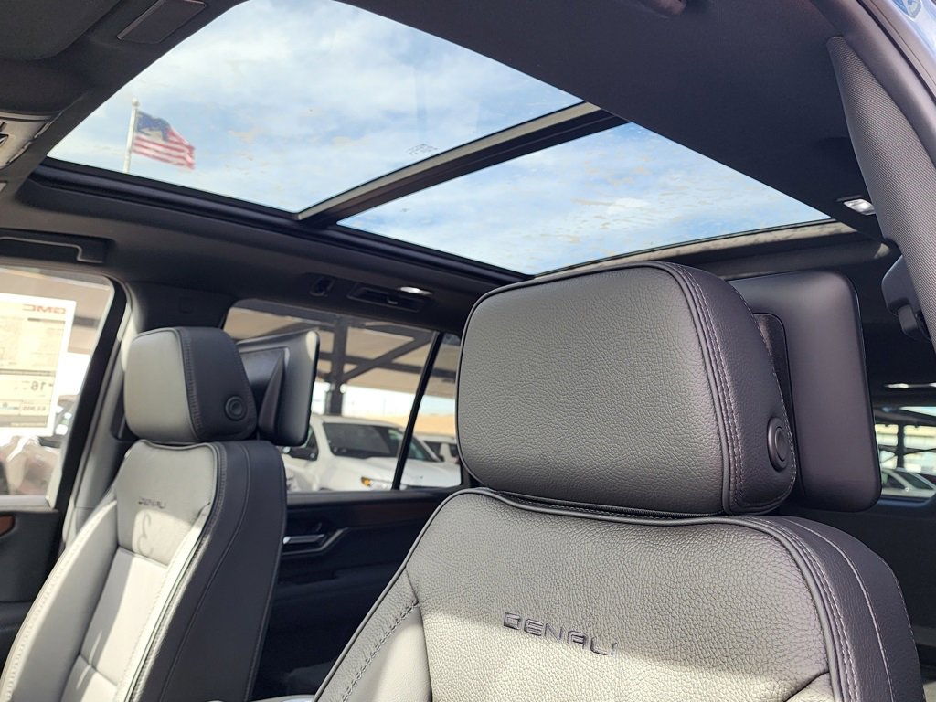 New 2026 GMC Yukon Denali w/ Denali Reserve Package image 16