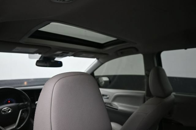 Used 2020 Toyota Sienna XLE FWD image 20