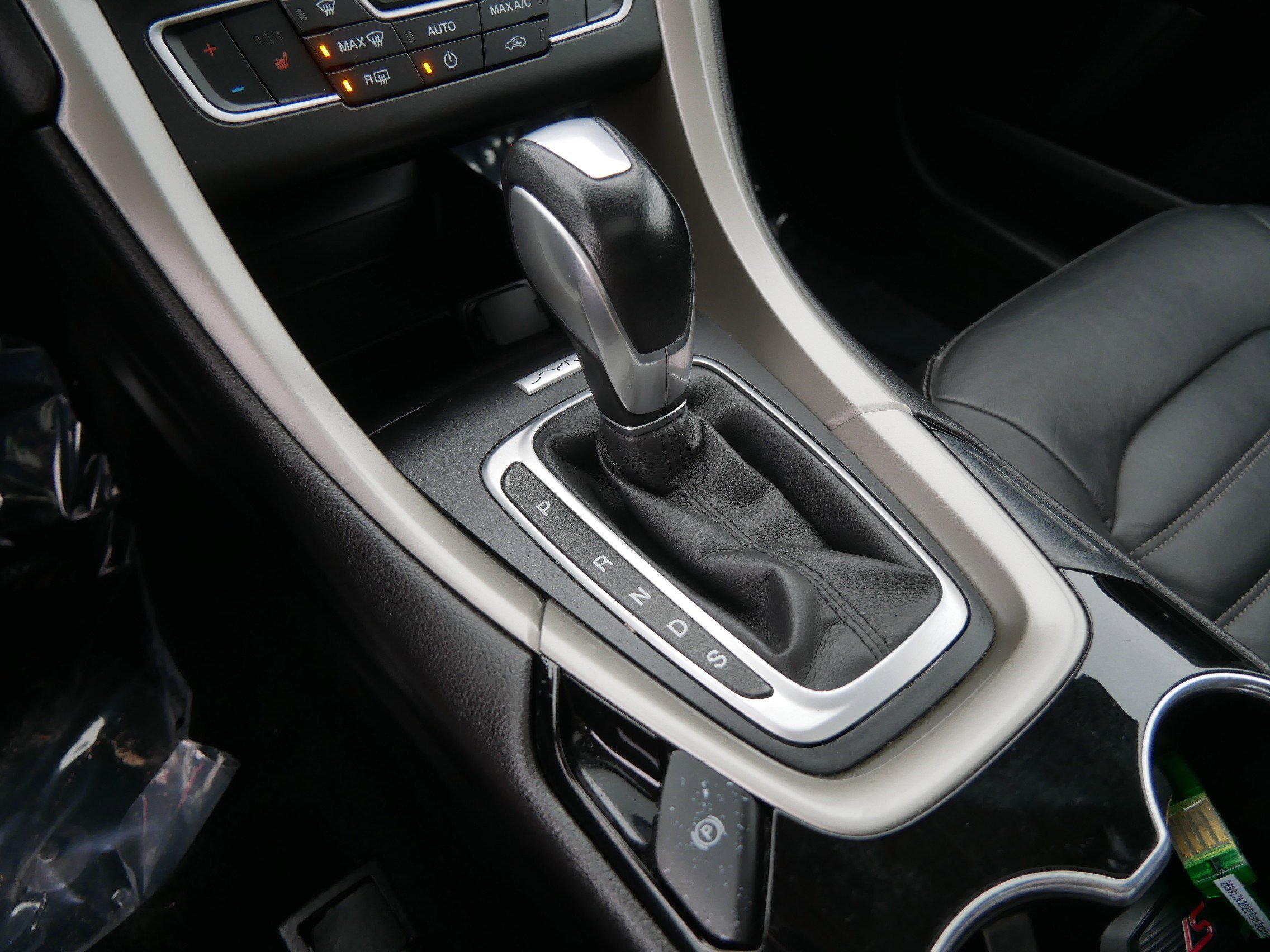 Used 2016 Ford Fusion SE w/ Equipment Group 202A image 24