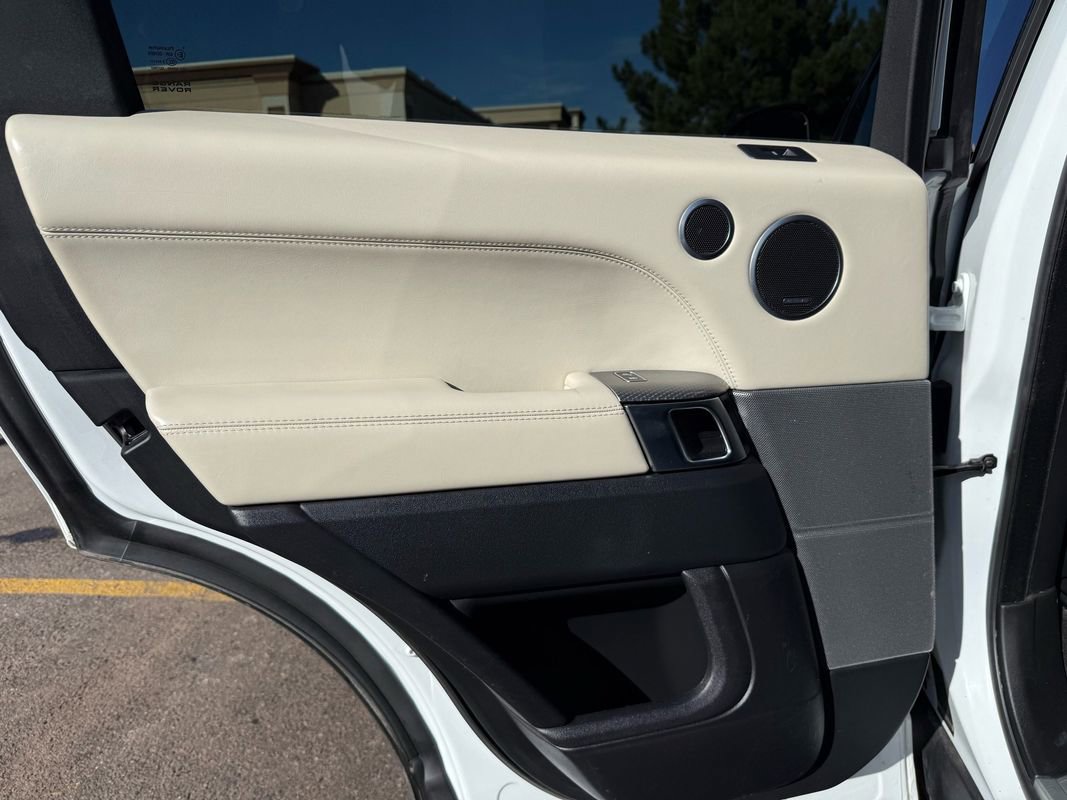 Used 2017 Land Rover Range Rover Sport HSE Dynamic image 18