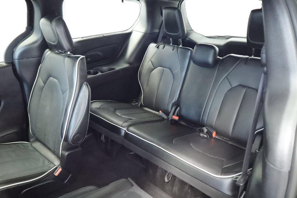 Certified 2025 Chrysler Pacifica Limited FWD image 27