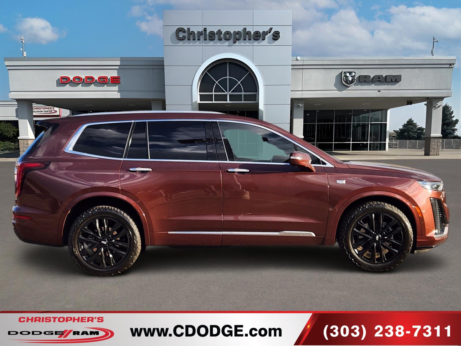 Used 2022 Cadillac XT6 Premium Luxury w/ Platinum Package AWD/4WD image 2