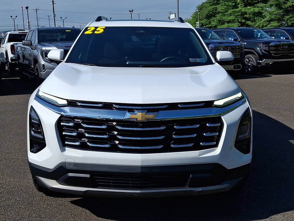Used 2025 Chevrolet Equinox LT w/ Safety and Technology Package AWD/4WD image 2