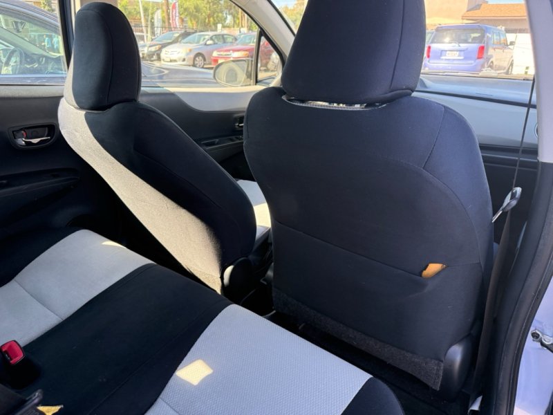Used 2013 Toyota Yaris LE FWD image 17