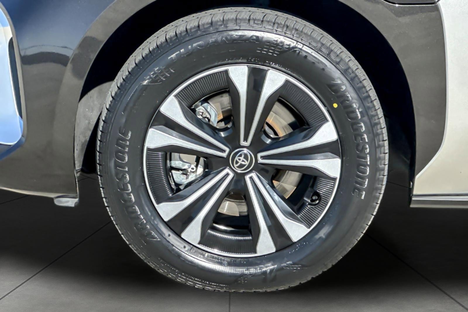 Used 2023 Toyota bZ4X XLE w/ Weather Package image 25