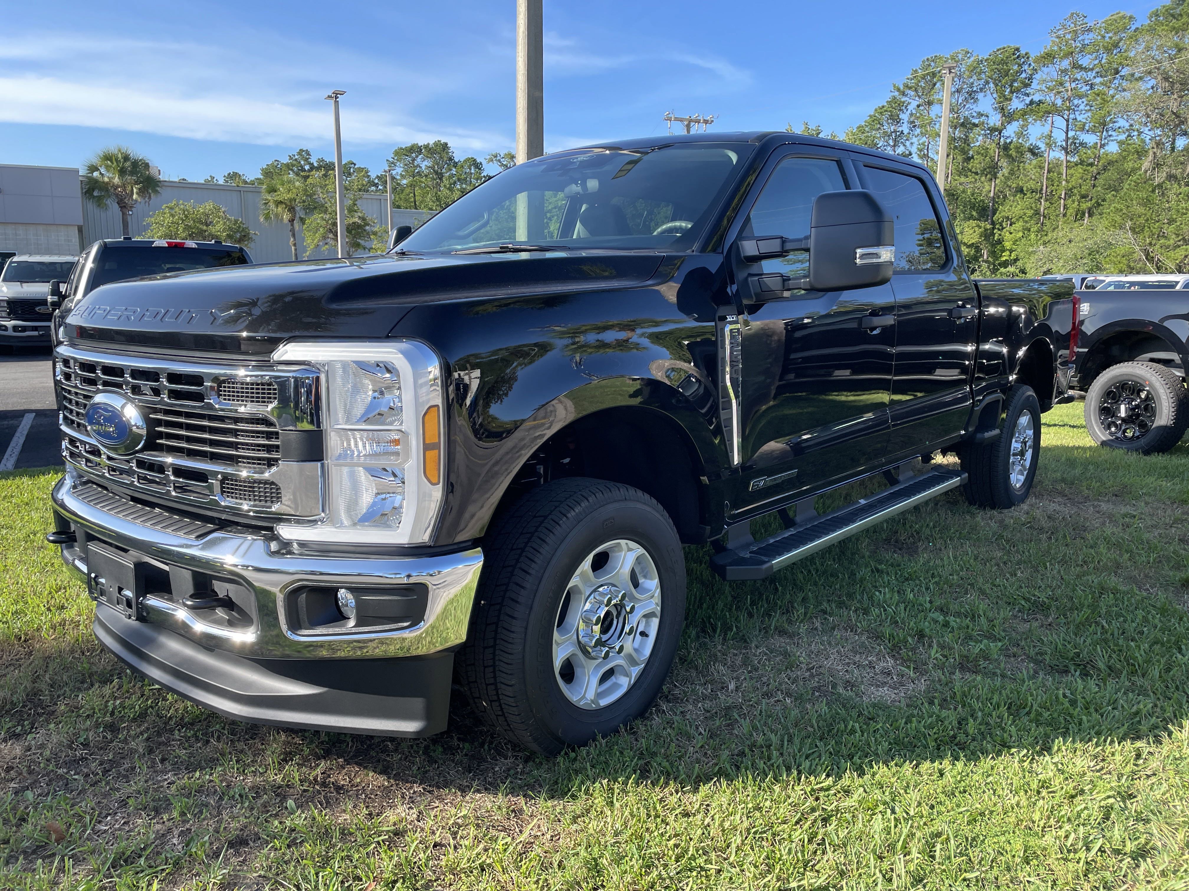 New 2025 Ford F250 XLT image 3
