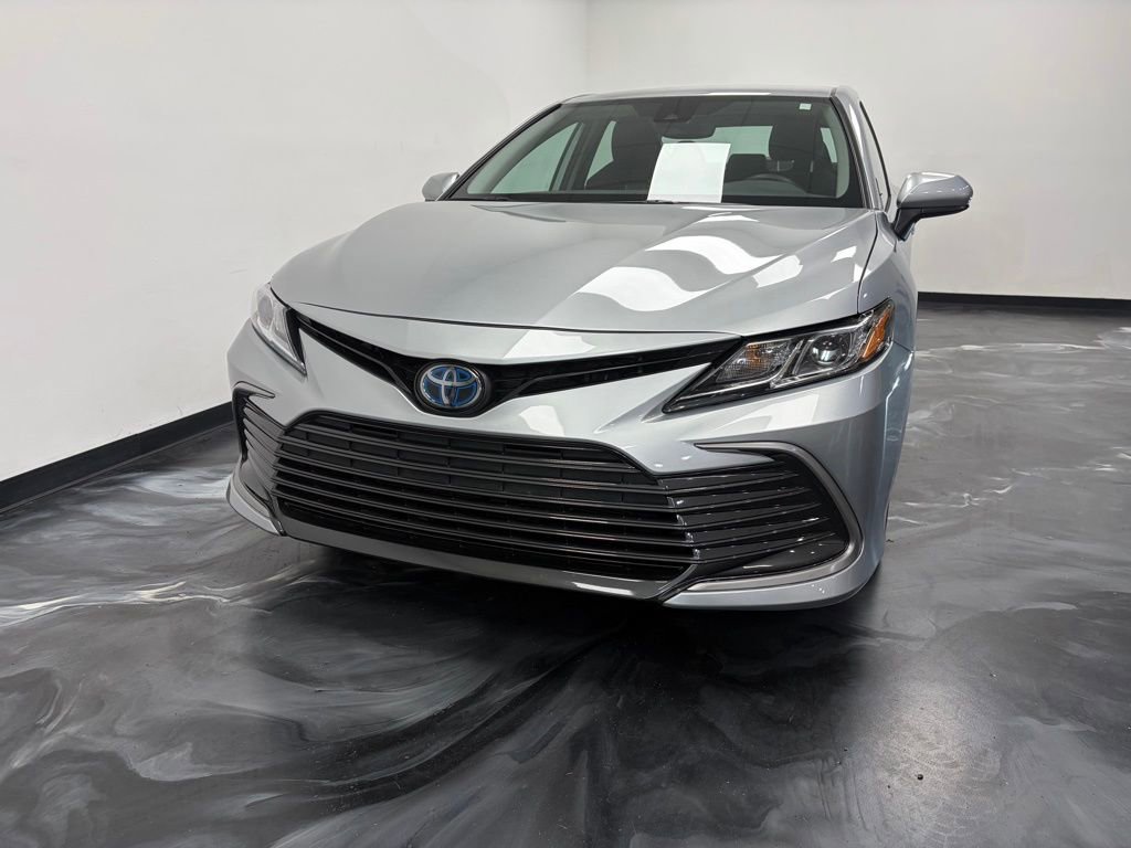 Used 2023 Toyota Camry LE image 3